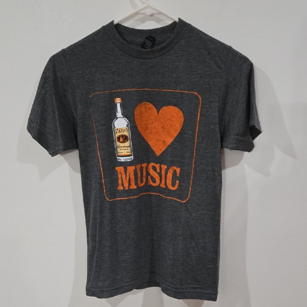 Tito's Sz XS  I Love Music T Shirt